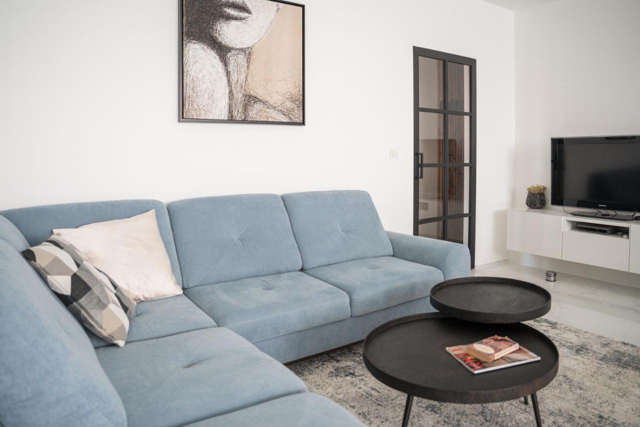 Blue Yvey Apartment Турут Екстериор снимка